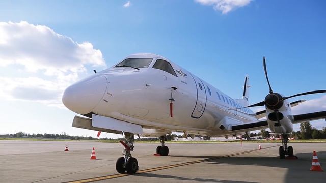 white plane on the airfield arrival aviation flight aerial clouds travel air смотреть онлайн