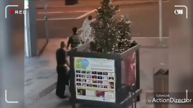 Guy defends girls and fights 5 other guys in a street fight смотреть онлайн