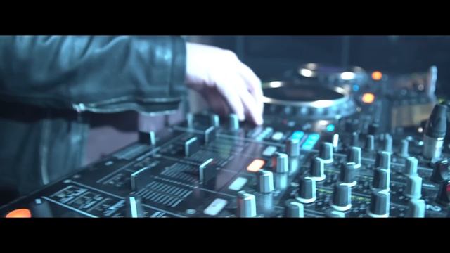 TEASER MICO C / Club