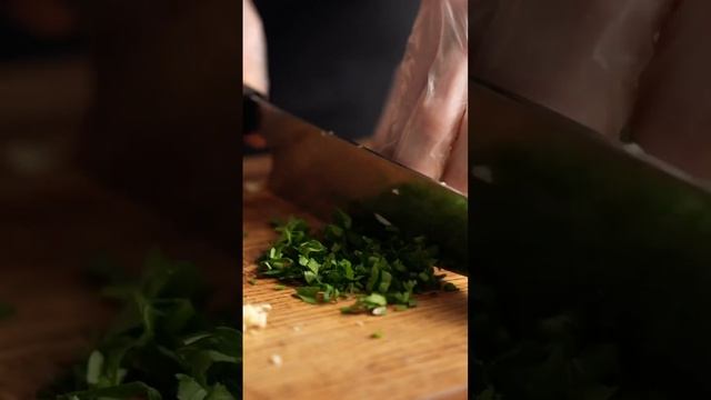 Запеченные устрицы с тремя видами соусов