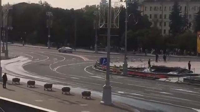 Марш уже на площади Победы, милиция блокировала выходы из метро смотреть онлайн
