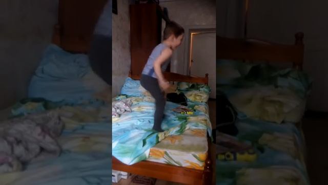 Ребенок Танцует смотреть онлайн