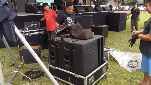 Rigging a FBT Modus Line Array смотреть онлайн