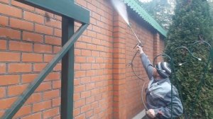 Гидрофобизация кирпичного забора