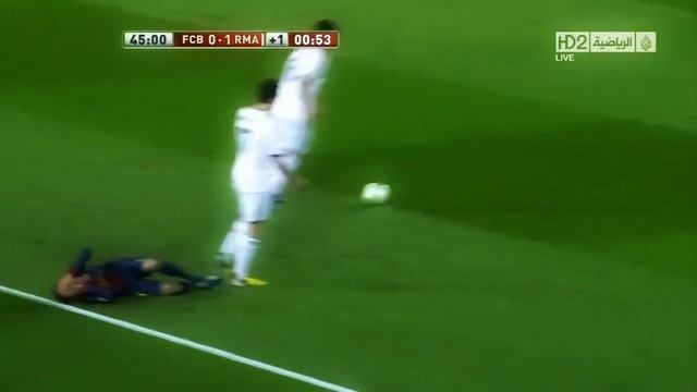 Jordi Alba simulates the red card, and refused the proffered hand of Sergio Ramos смотреть онлайн