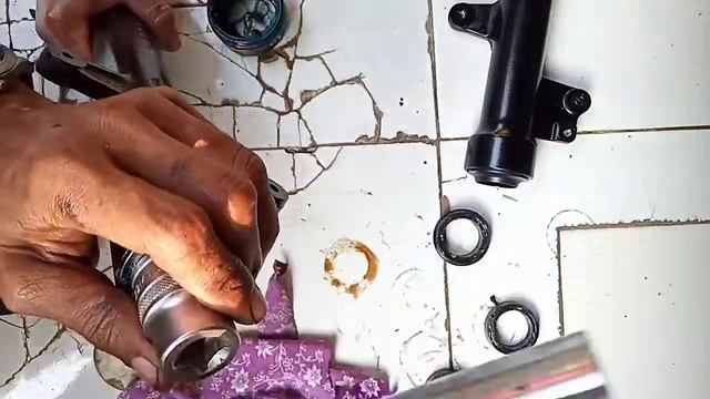 ganti seal shock GSX 150 R , pakai seal shock HONDA TIGER смотреть онлайн