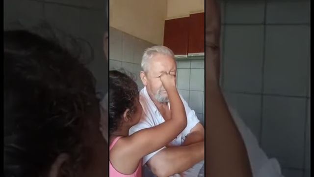 Maquiando o Vovô 🤩🤩👩⚖️#shots@omundodaaruna4061 @aruna.hillary смотреть онлайн