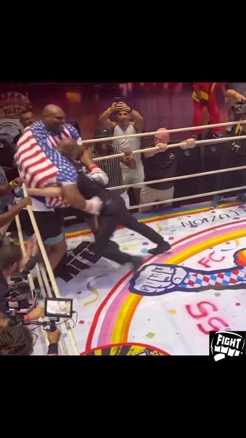 Rampage Jackson and Bob Sapp Wired Fight #rampagejackson #bobsapp #fight #funny #mma #boxing смотреть онлайн