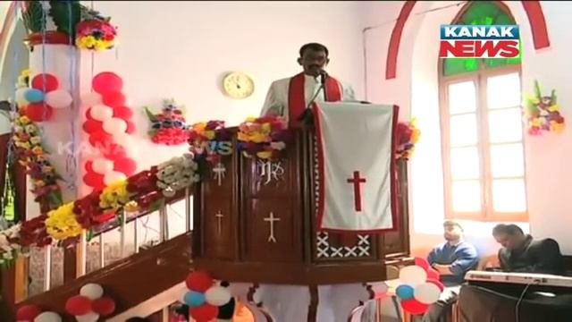 Rabi Nanda & Tara Bahinipati Seen Together In Church On Christmas смотреть онлайн