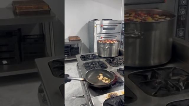 Фетучини с курицой и брокколи в сливочном соусе смотреть онлайн