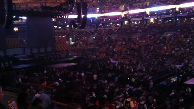 Watch the Throne Boston - Spotlight Operators Mounting the lights смотреть онлайн