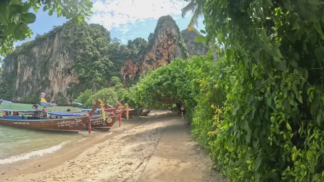 Из Ао Нанга на Райли: живописный путь к пляжу принцессы Пра Нанг смотреть онлайн