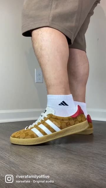 GUCCI ADIDAS GAZELLE COLLAB! 🔥 BROUGHT TO YOU BY @jommosneaker8490 #gucci #adidas #gazelle #shoes смотреть онлайн