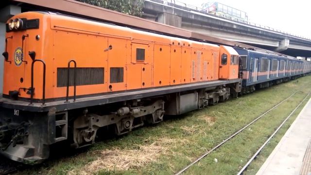 DEL 917+EMU 07/08 arriving FTI station смотреть онлайн