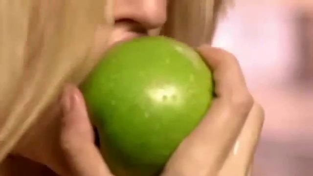 Canción anuncio DKNY "Be Delicious". смотреть онлайн