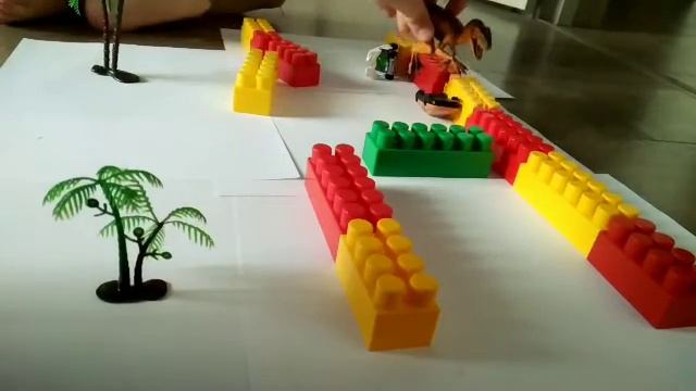 динозавры напали на машин!надо их спасти! смотреть онлайн