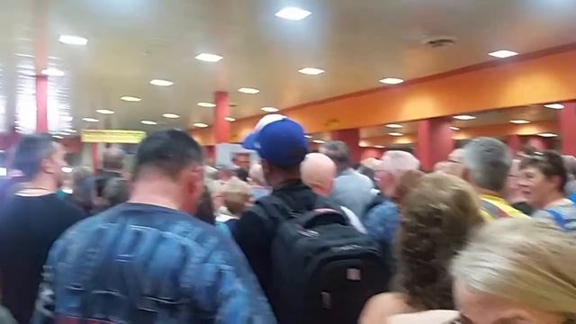 CANADIANS 🍁 RIOTING AT VARADERO, CUBA AIRPORT 👊 смотреть онлайн