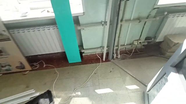 Необычная врезка раздвижного окна в алюминий глухарь в комнате охраны #секретыоконщика смотреть онлайн