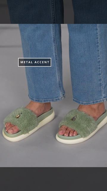 Classy Casual Slides смотреть онлайн