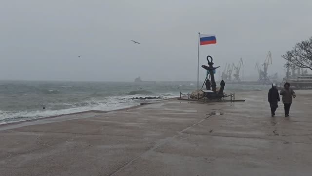 Мощный ШТОРМ и СНЕГОПАД в Крыму: стихия бушует на море! смотреть онлайн