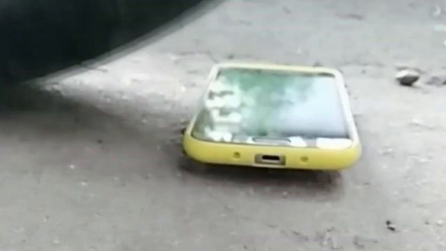 ТЕЛЕФОН под КОЛЕСОМ смотреть онлайн