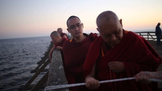 Lama Zopa Rinpoche blessing all the sentient beings in the Ocean 4 смотреть онлайн