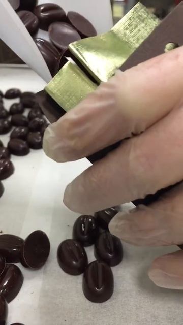 Шоколадные зёрна 2гр. Vento d'Oro в упаковке по 100 грам смотреть онлайн