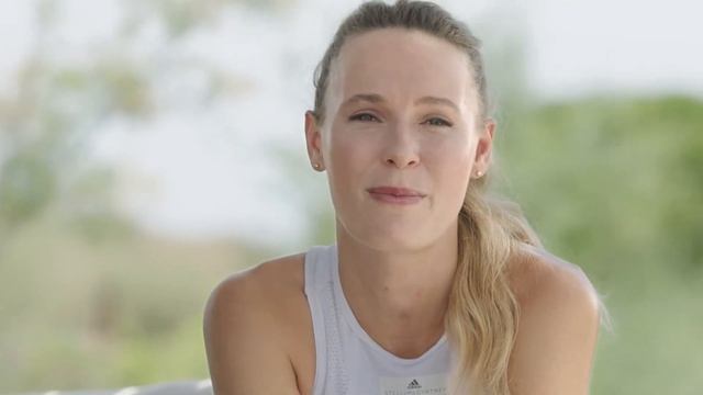 Caroline Wozniacki for Foundation Arthritis - Proudly supported by Clarins смотреть онлайн