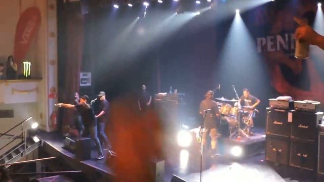 PENNYWISE Fight For Your Right/Pennywise Live Santiago Chile