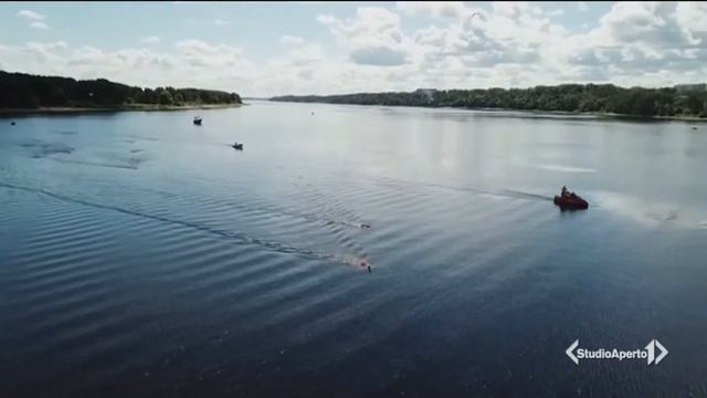 In mare si pedala sulla sea-bike. Studio Aperto Video. Italy смотреть онлайн