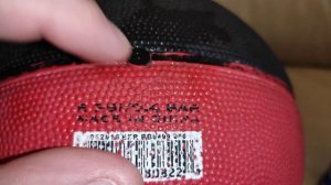 Спускает ниппель у мяча. Решение проблемы при помощи WD-40.