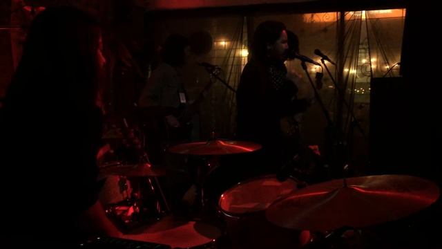 Blues Tape/geisha - live @ junk house cafe'& bar смотреть онлайн