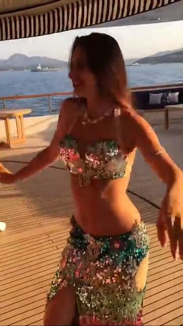 Bellydance helmess su yacht LEANDER смотреть онлайн