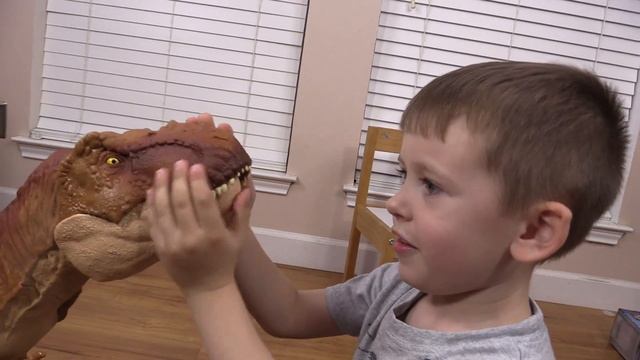 Pretend Play Game Master Mystery Jurassic World Dinosaur Unboxing with GIANT T-REX and Mosasaurus смотреть онлайн