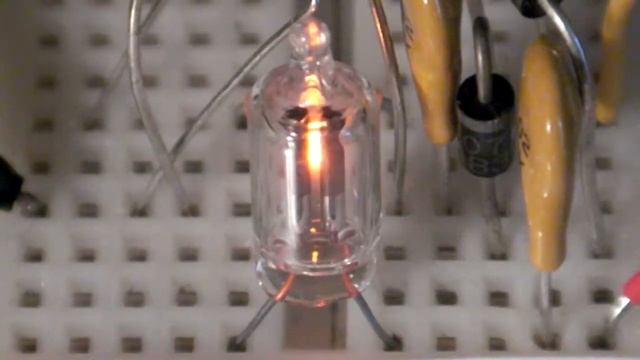 a Neon Lamp on the Blead Bord of Geiger Counter for HV Watching 2 смотреть онлайн