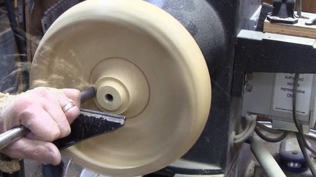 Wood Turning a Large Natural Edge Black Locust Bowl смотреть онлайн