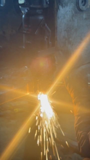 Разборка бульдозера газорезкой. смотреть онлайн