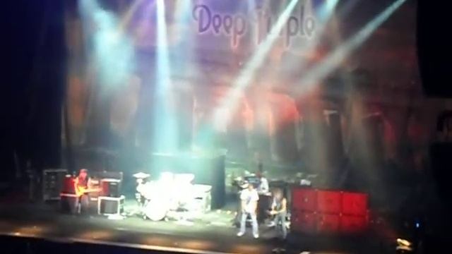 Deep Purple - Strange kind of woman. (Movistar Arena, Santiago - Chile) смотреть онлайн