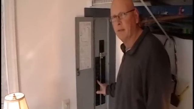 Have Your Electric Outlets Stopped Working? смотреть онлайн