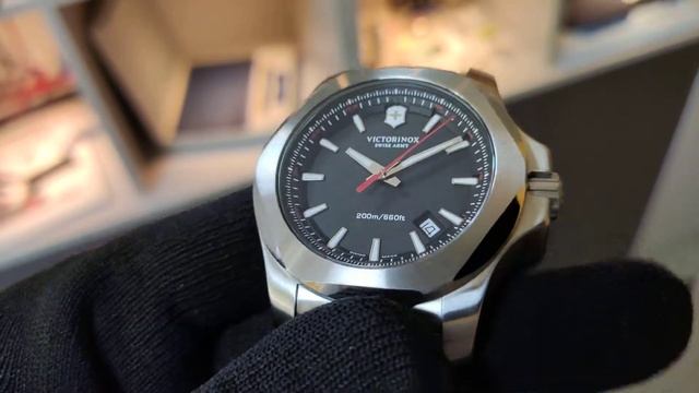 Victorinox I.N.O.X. смотреть онлайн