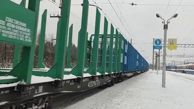 Электровоз ВЛ10У-706 с грузовым поездом, станция Бекасово-1 [БМО] смотреть онлайн