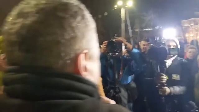 Дичь: Мужик ползает на коленях перед Лукашенко смотреть онлайн