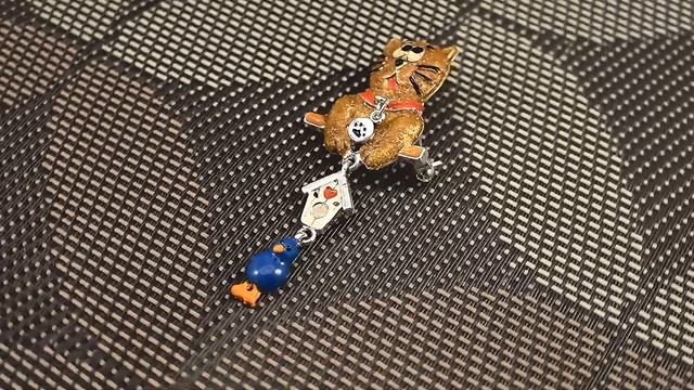 Винтажная брошь "Забавный котейка, скворец и скворечник" (Danecraft США) смотреть онлайн