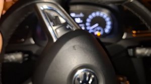 стук, отдающий в рулевую колонку, шкода рапид.mp4