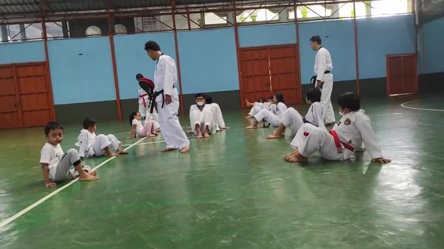 Taekwondo Jaguar Dojang Apira Sport Center Materi Tendang Up chagi " M Ghibran Al Badar Billah " смотреть онлайн