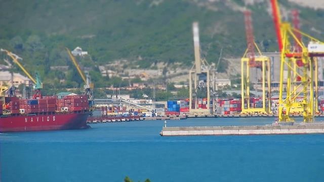 Ускоренная швартовка контейнеровоза «NAVIOS SUMMER» (IMO: 9308003) смотреть онлайн