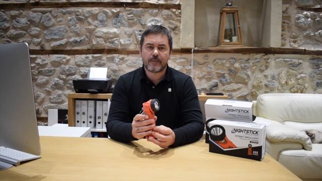 Φακός γωνιακής κεφαλής NightStick INTRANT - Παρουσίαση NEOMED