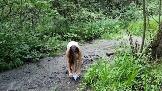 Muddy white socks, white socks in a swamp, wet and muddy white socks, white socks mud stuck (# 805) смотреть онлайн
