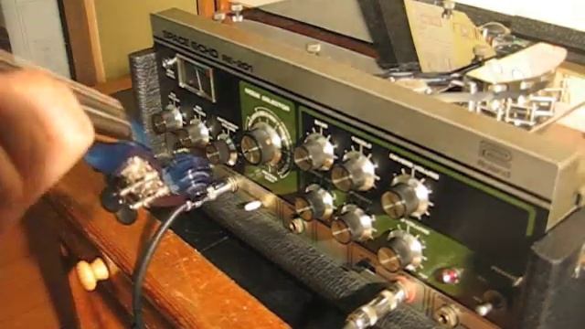 Roland RE 201 Space Echo (new tape loop) смотреть онлайн