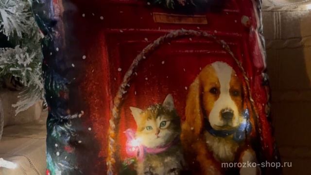 Светящаяся подушка НОВОГОДНИЙ ПОРТРЕТ ЩЕНКА И КОТЁНКА, 2 тёпл.бел. LED, 45х45 см, батарейки CU-1011 смотреть онлайн